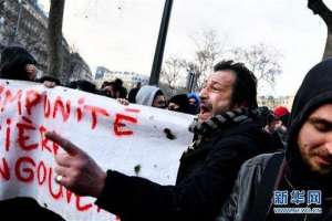 法国爆发游行 抗议警察暴力执法引发小规模骚乱