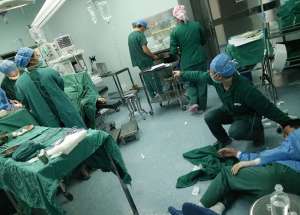 58岁医生累倒在手术室：已不是第一次当天连做7台手术