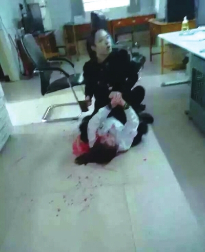 医闹入刑第一天 河南女医生在医院被砍七刀